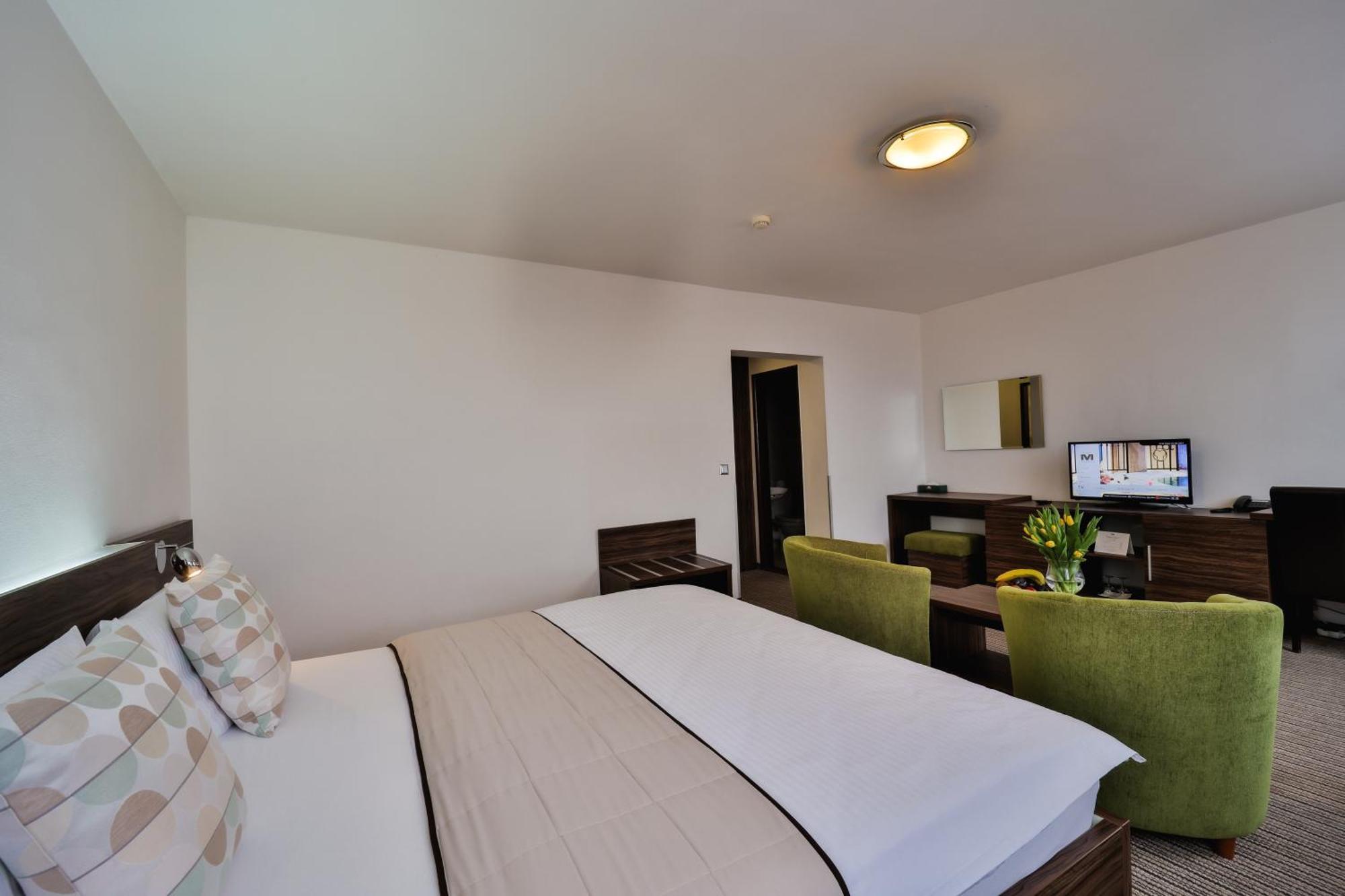 Hotel Metropol Spišská Nová Ves Esterno foto