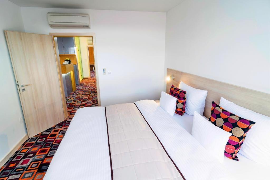 Hotel Metropol Spišská Nová Ves Esterno foto