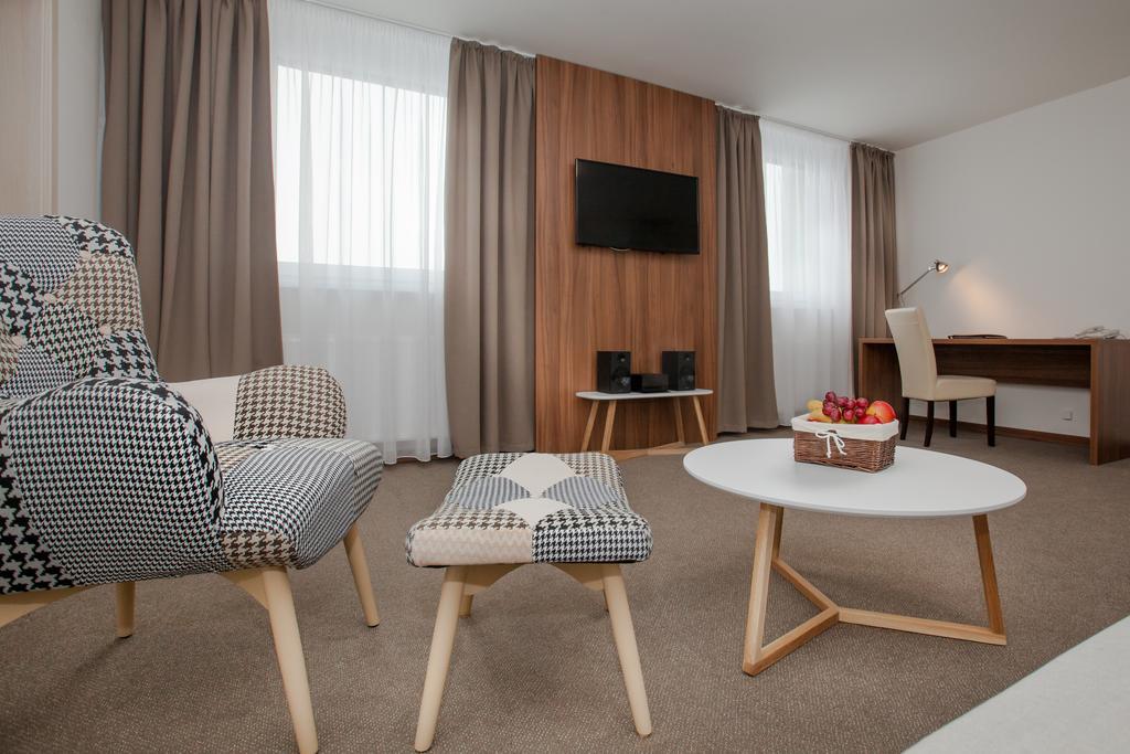 Hotel Metropol Spišská Nová Ves Esterno foto