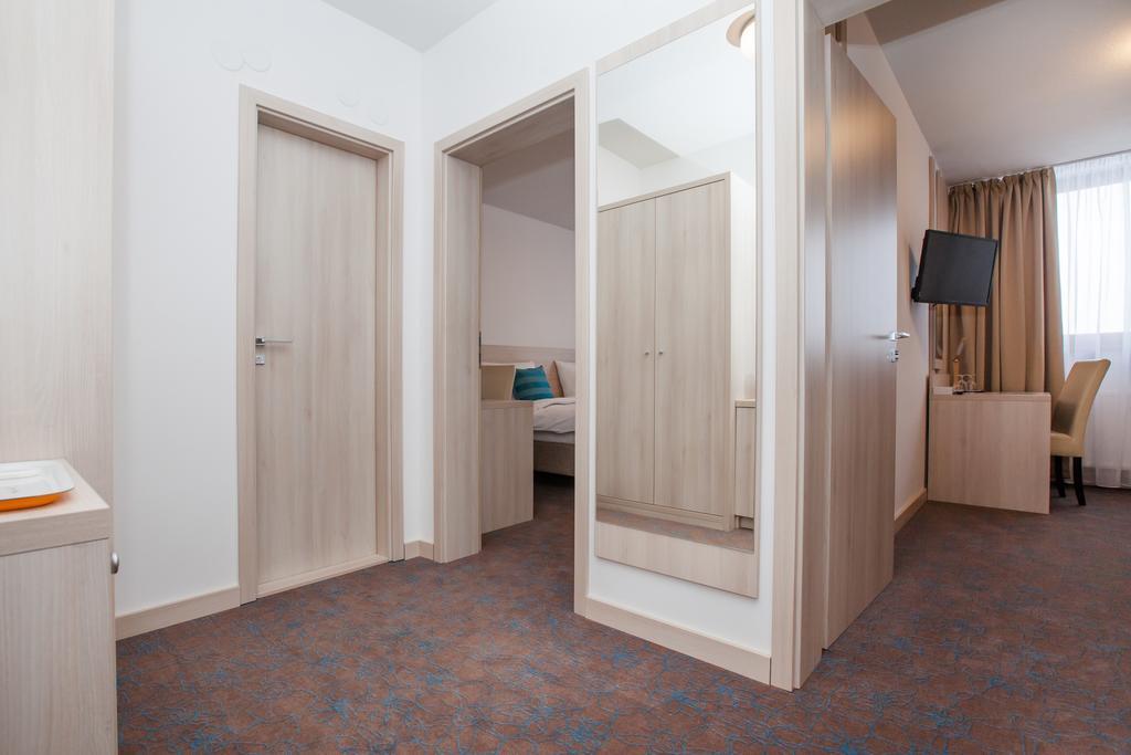 Hotel Metropol Spišská Nová Ves Esterno foto