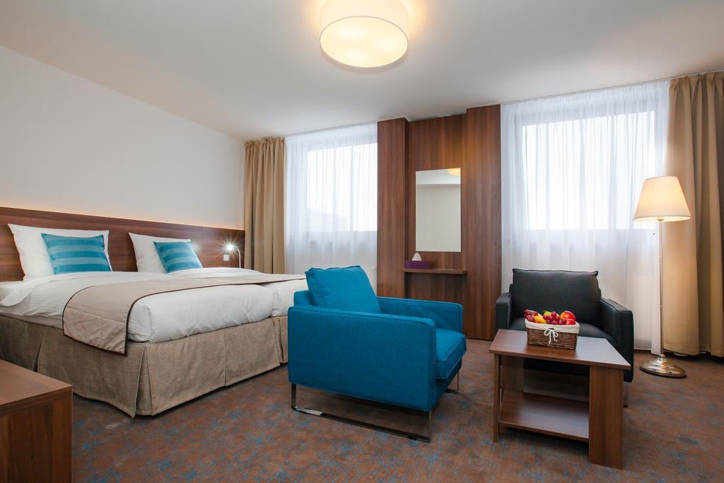 Hotel Metropol Spišská Nová Ves Esterno foto