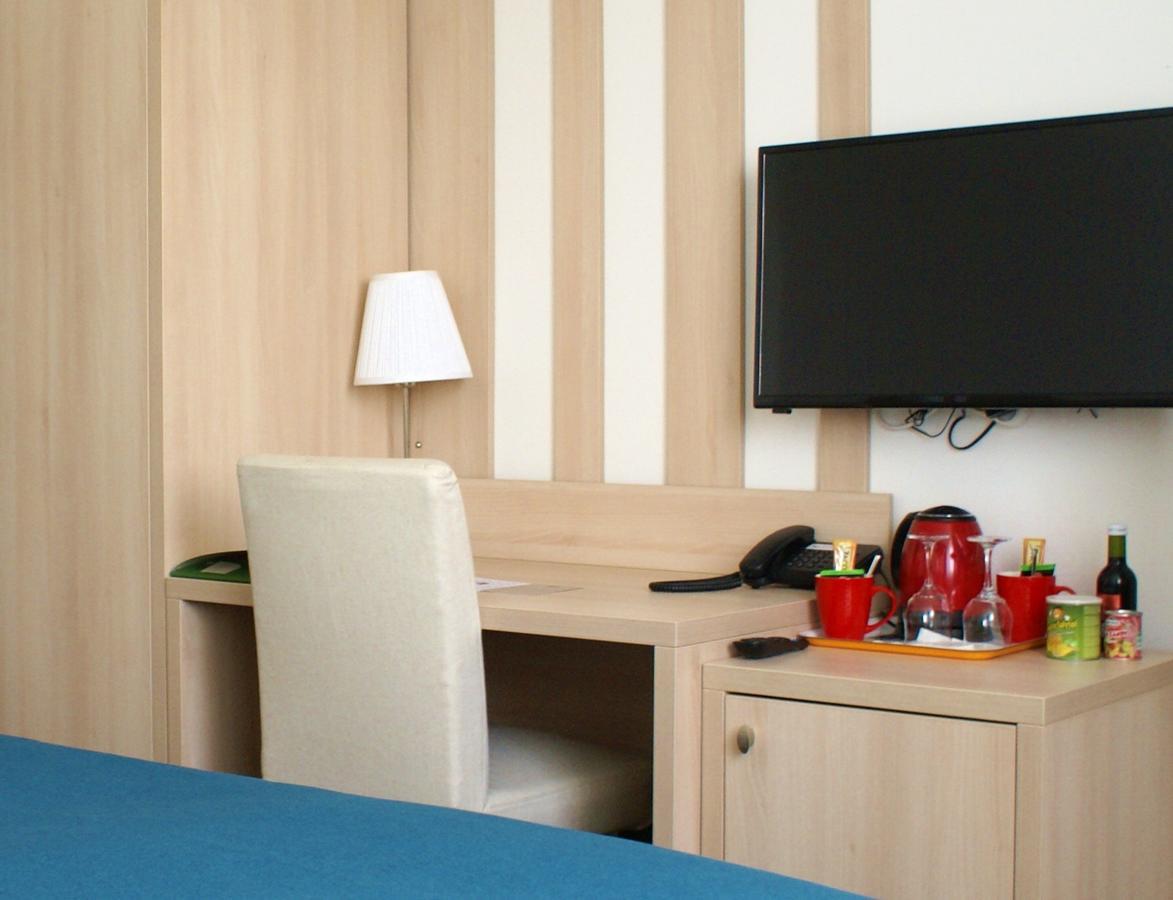Hotel Metropol Spišská Nová Ves Esterno foto
